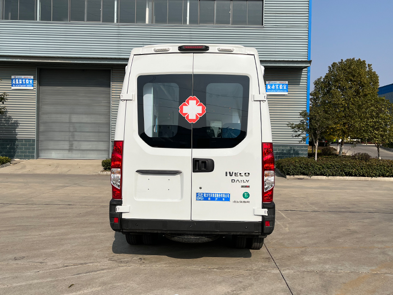 依維柯歐勝救護(hù)車(chē)圖片3