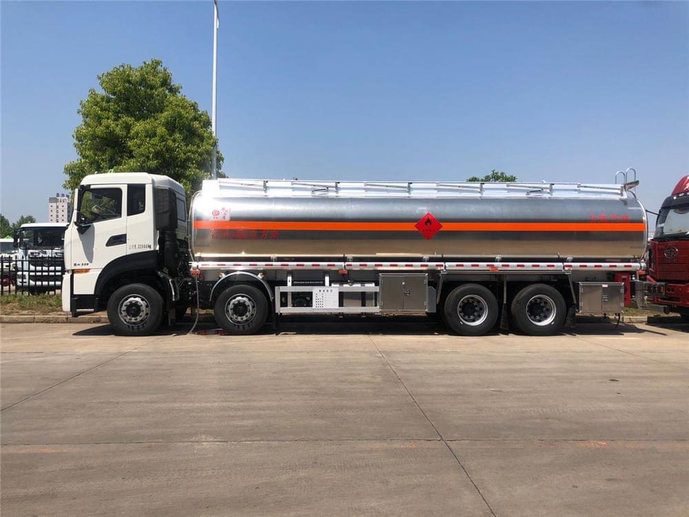 25.2國六東風天龍前四后八鋁合金運油車圖片3